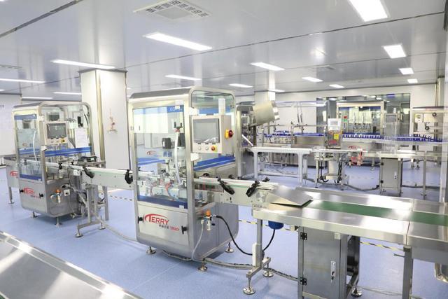 電商協(xié)會攜眾位貴賓蒞臨多美生物智能工廠指導(dǎo)工作，重點關(guān)注CRM客戶管理系統(tǒng)